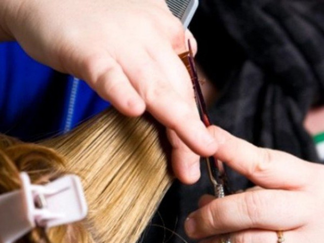 Kinh doanh - Salon phải đền hơn 6 tỷ đồng vì cắt tóc khiến khách "sang chấn tâm lý"