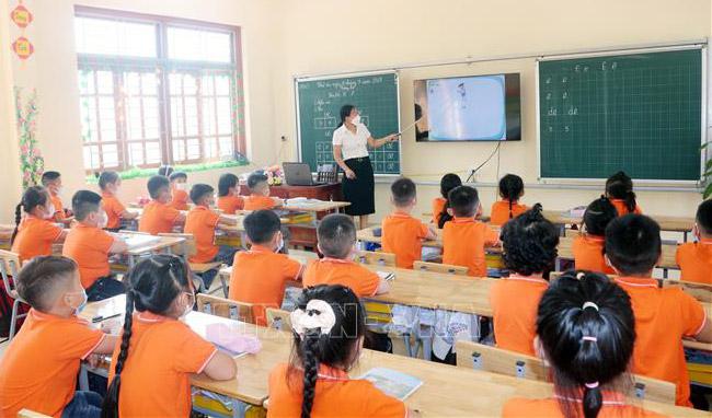 Gỡ khó cho học sinh “mắc kẹt” ở quê - 1