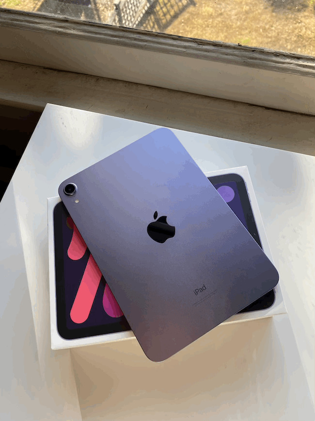Ngoài việc cải tiến về hiệu năng, iPad mini thế hệ thứ 6 cũng được “lột xác” hoàn toàn với thiết kế mới, màn hình tràn cạnh và hỗ trợ Apple Pencil 2.
