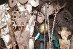 Kinh doanh - Tìm thấy hũ gốm 600 năm chứa đầy vàng, bạc và ngọc lục bảo