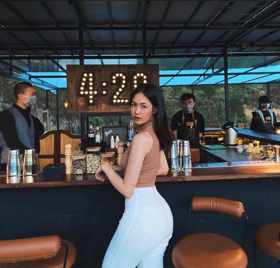 Hot girl Nha Trang diện váy lụa 5