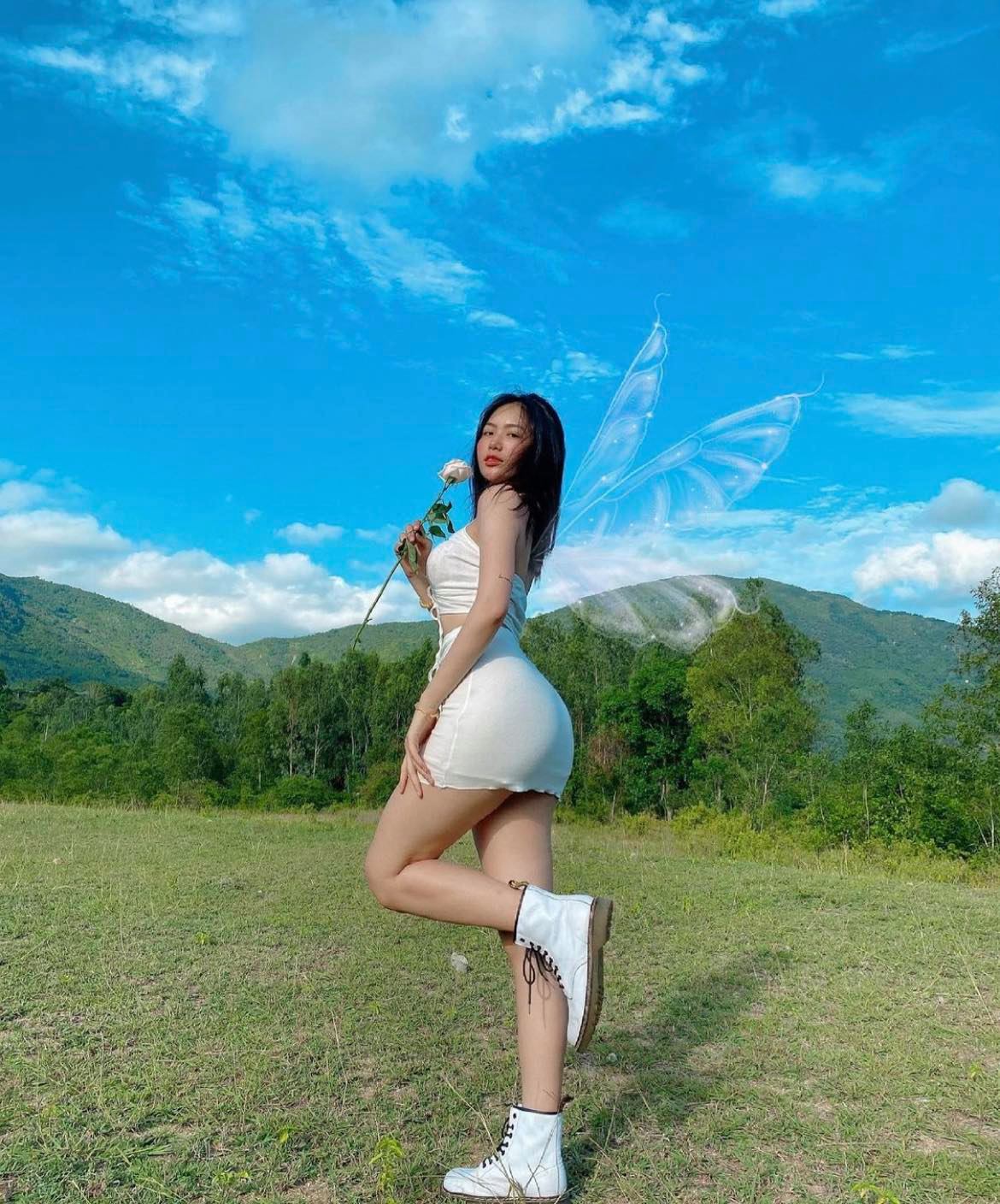 Hot girl Nha Trang diện váy lụa 4