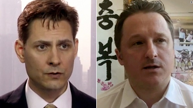 Hai công dân Canada, Michael Kovrig (trái)&nbsp;and Michael Spavor (phải) được Trung Quốc trả tự do vài giờ sau khi công chúa Huawei lên đường về quê nhà.