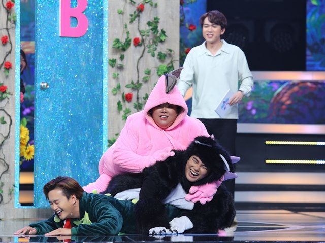 Ca nhạc - MTV - Trưởng nhóm HKT TiTi bị "đè bẹp" trước dàn sao "nặng ký"