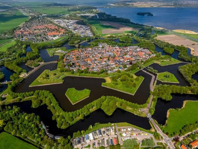 Du lịch - Các thành phố hình ngôi sao tại châu Âu