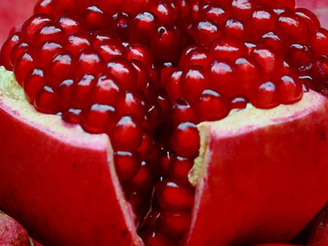 Ẩm thực - Loại quả giàu vitamin, ngon rẻ nhưng khó bổ, ai ngờ lại rất dễ nếu làm theo cách sau