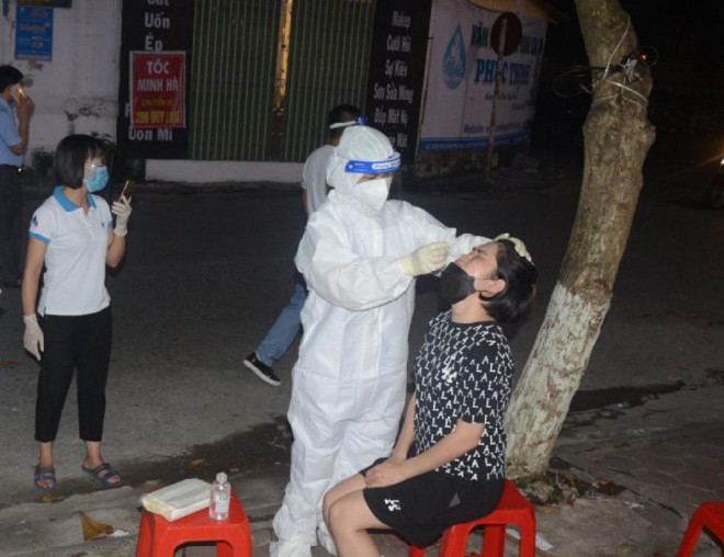 CDC tỉnh Hà Nam thực hiện lấy mẫu xét nghiệm tầm soát dịch bệnh