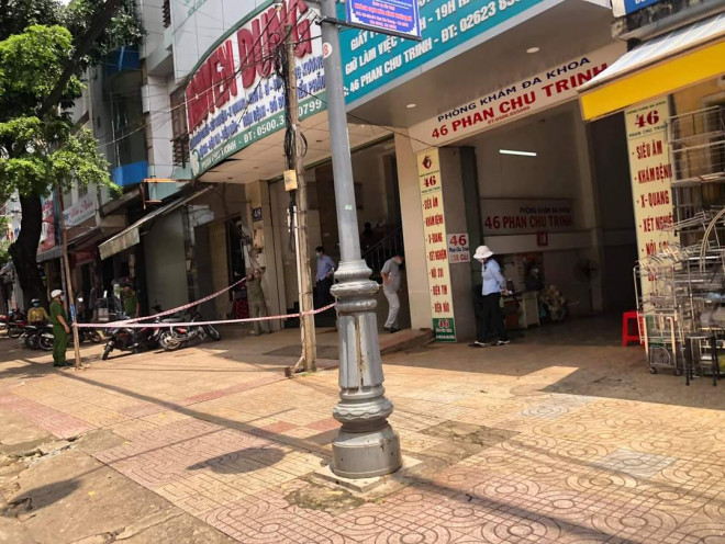 Phong tỏa 1 khu vực liên quan đến chùm ca test nhanh dương tính với SARS-CoV-2. Ảnh L.T