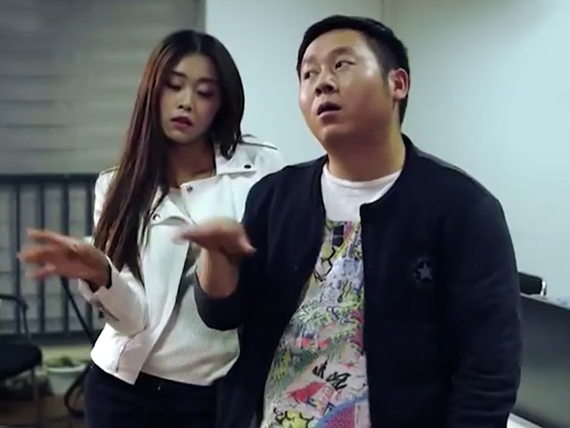 Cười 24H - Chàng trai giúp chị em đồng nghiệp có bộ móng đẹp mà không tốn tiền