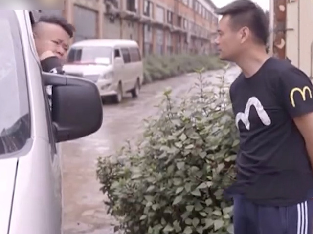 Cười 24H - Tiền không kiếm được lại còn mất thêm chiếc điện thoại