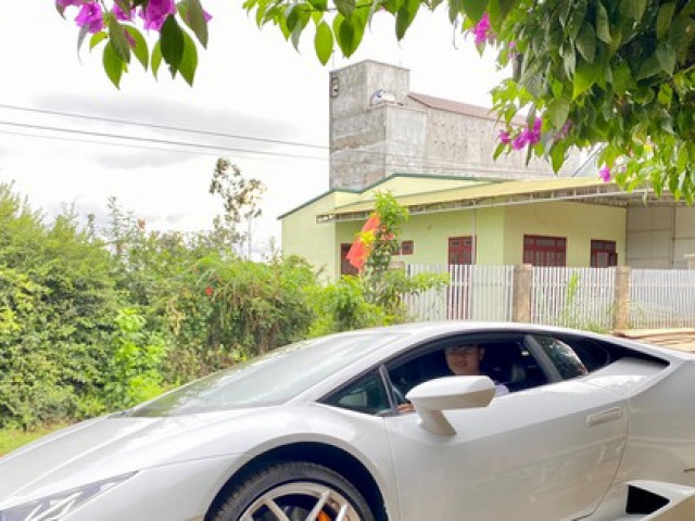 Ô tô - Xôn xao vụ 9X phố núi tậu Lamborghini: 'Phấn đấu năm sau mua thêm siêu xe Ferrari'