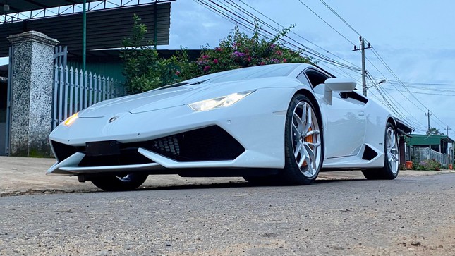 Xôn xao vụ 9X phố núi tậu Lamborghini: 'Phấn đấu năm sau mua thêm siêu xe Ferrari' - 2