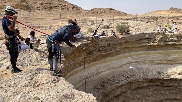 Lần đầu tiên có người xuống tận đáy “Giếng Địa ngục” ở Yemen, họ thấy dưới đó có những gì? - 2