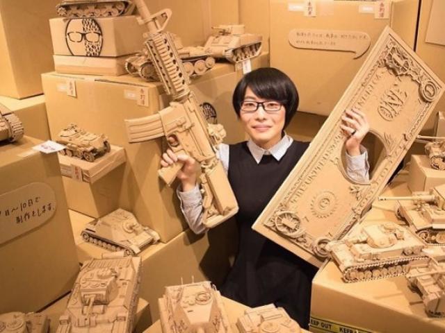 Thị trường - Tiêu dùng - Cô gái trẻ "phù phép" biến vật liệu rẻ tiền thành sản phẩm trị giá hàng trăm triệu đồng