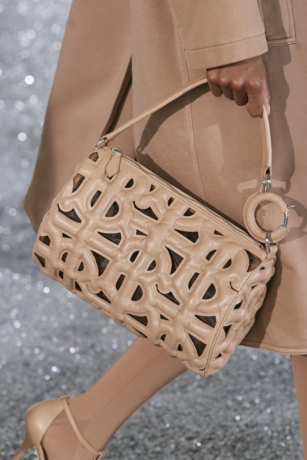 "Bản năng động vật" trong bộ sưu tập Xuân/Hè 2022 của Burberry - 5