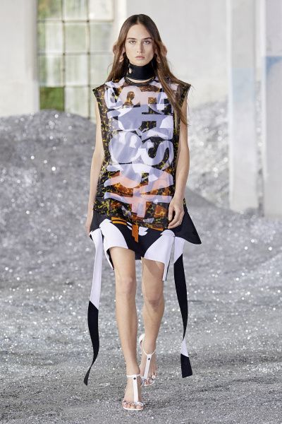 "Bản năng động vật" trong bộ sưu tập Xuân/Hè 2022 của Burberry - 7