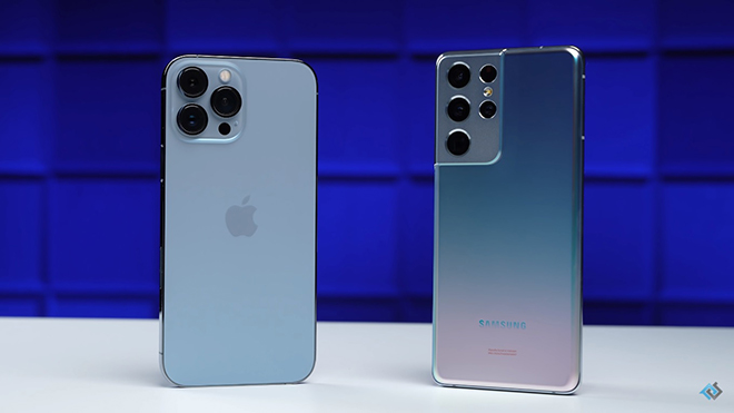 iPhone 13 Pro Max (trái) và Galaxy S21 Ultra (phải).