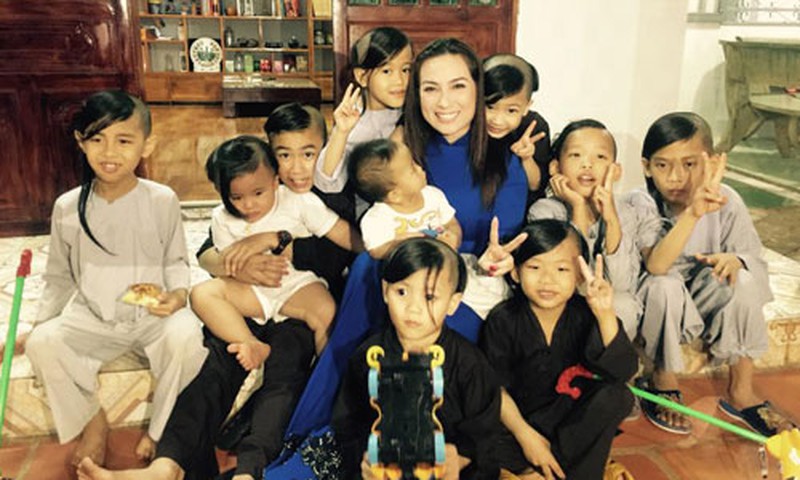 Tỷ phú Hoàng Kiều tuyên bố sẽ nuôi 23 người con của cố nghệ sĩ Phi Nhung - 2
