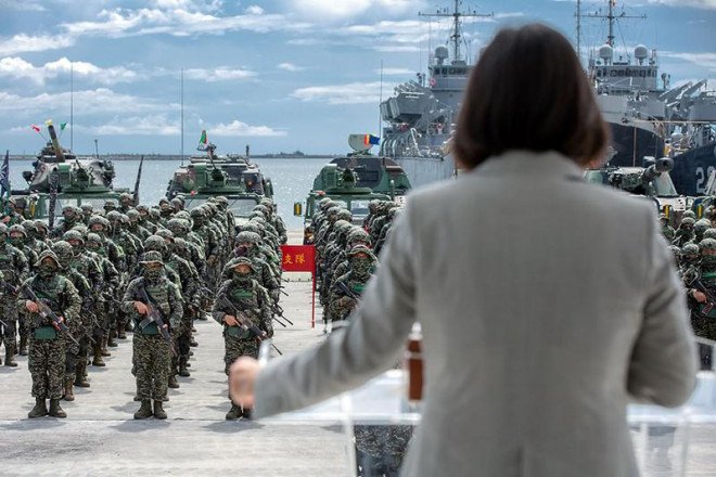 Lãnh đạo Đài Loan - bà Thái Anh Văn phát biểu khai mạc đợt tập trận Han Kuang hồi tháng 7 của lực lượng phòng vệ hòn đảo. Ảnh: REUTERS