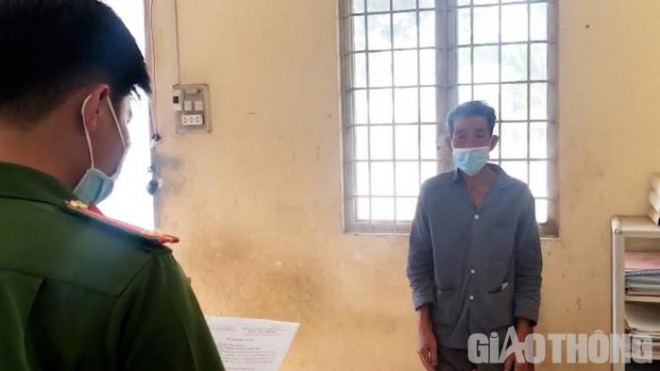 Lực lượng công an đọc lệnh tạm giữ hình sự ông Hòn.