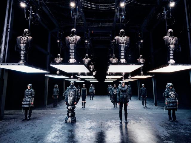 Thời trang - Mondogenius thách thức giới hạn truyền thống của Tuần lễ thời trang