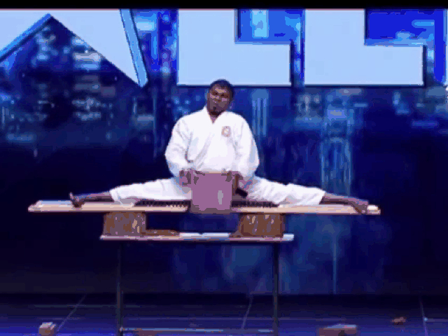 Clip: Biểu diễn "thiết đầu công", võ sĩ karate nhận cái kết khó đỡ