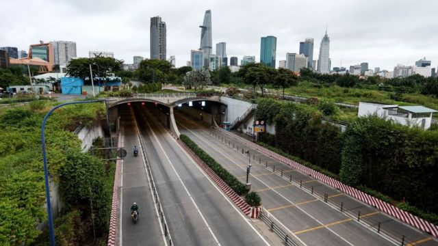 "Bão COVID" lần 4 lan rộng, GDP quý 3 giảm sâu 6,17% - 1