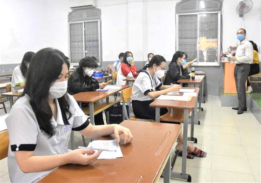 Thí sinh dự kỳ thi tốt nghiệp THPT năm 2021 (Ảnh: YẾN ANH)