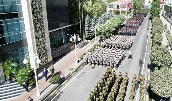 "Chúng tôi có những báo cáo như vậy.
Bất kể điều đó có xảy ra hay không, chúng tôi nhận thấy những mối
đe dọa an ninh nhất định từ phía bên kia biên giới và chúng tôi đã
chuẩn bị sẵn sàng để đối phó với chúng", vị quan chức này cho
biết.