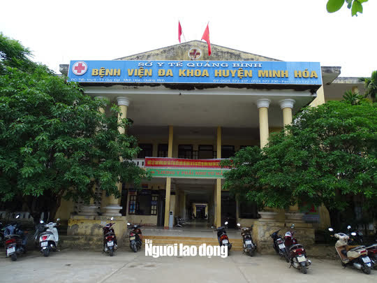 Bệnh viện Đa khoa huyện Minh Hóa, nơi đang cấp cứu, điều trị cho 2 trẻ bị ngộ độc khi ăn nấm "lạ"