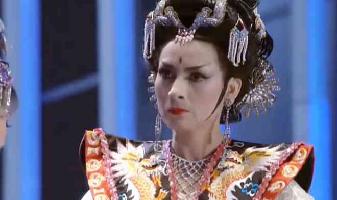 Phi Nhung từng hóa thân nhân vật Võ
Tắc Thiên xinh đẹp và uy quyền