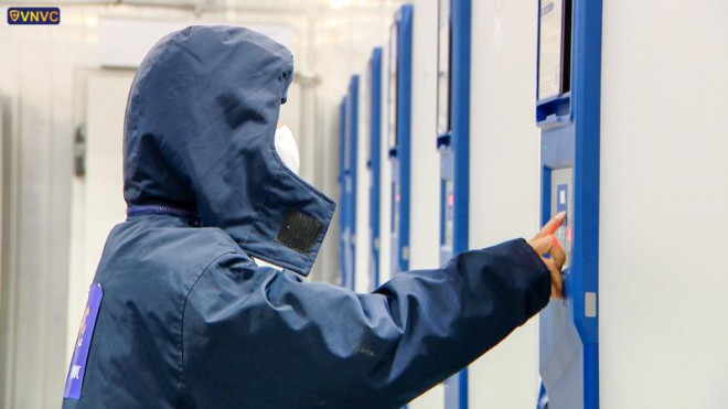 Các nhân viên vận hành phải thuần thục các thao tác kĩ thuật để vận hành tủ lạnh âm sâu.