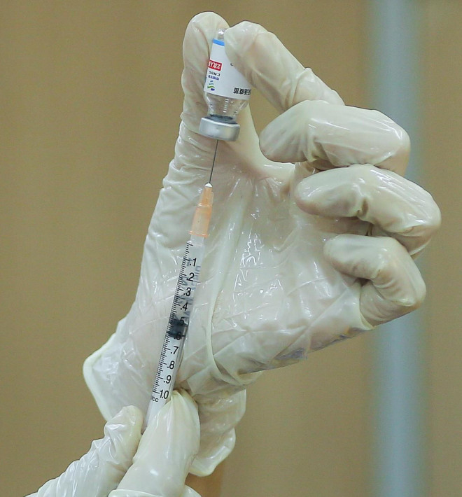 Tiêm vắc-xin Vero Cell cho người dân ở Hà Nội - Ảnh:Ngô Nhung