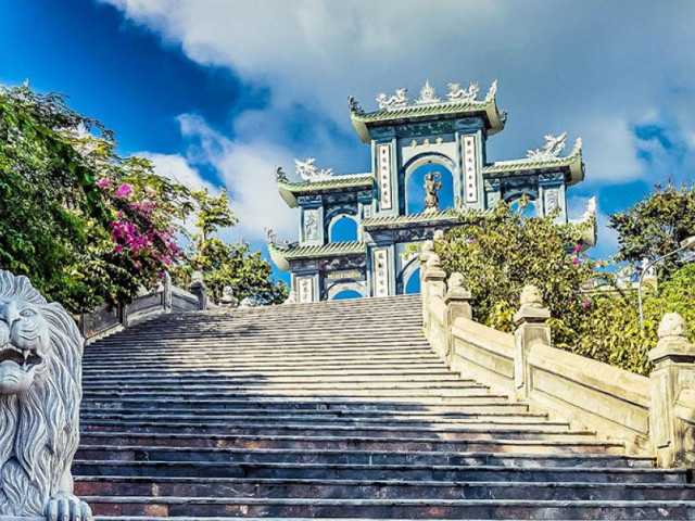 Du lịch - Đến xem ngôi chùa 13 lần tượng Phật "tỏa hào quang"