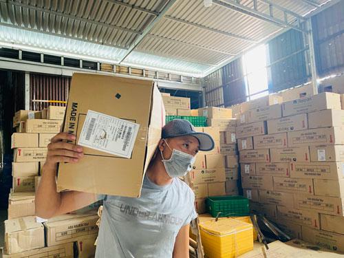 Anh Nguyễn Anh Khoa chỉ mong sớm trở lại với nghề bốc xếp như những ngày trước khi đợt dịch lần thứ 4 bùng phát. (Ảnh do nhân vật cung cấp)
