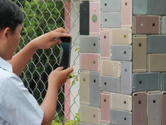 Kinh doanh - Căn nhà ở Việt Nam có tường rào ốp bằng vỏ iPhone khiến dân mạng xôn xao