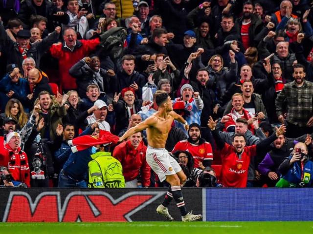 Media - Clip góc quay lạ 2 bàn thắng của M.U vào lưới Villarreal và màn ăn mừng của fan M.U với Ronaldo