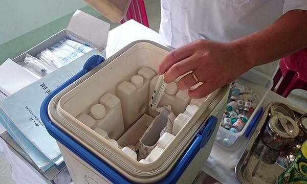 Phích vaccine có thể bảo quản vaccine trong thời gian 1-2 ngày.