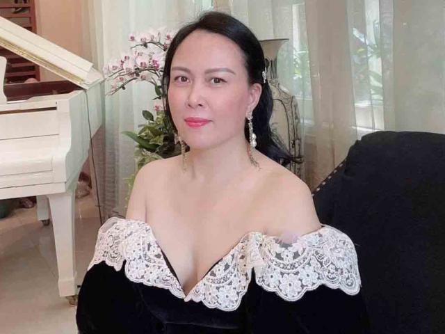 Thời trang - Phượng Chanel diện váy áo quyến rũ ở tuổi U50