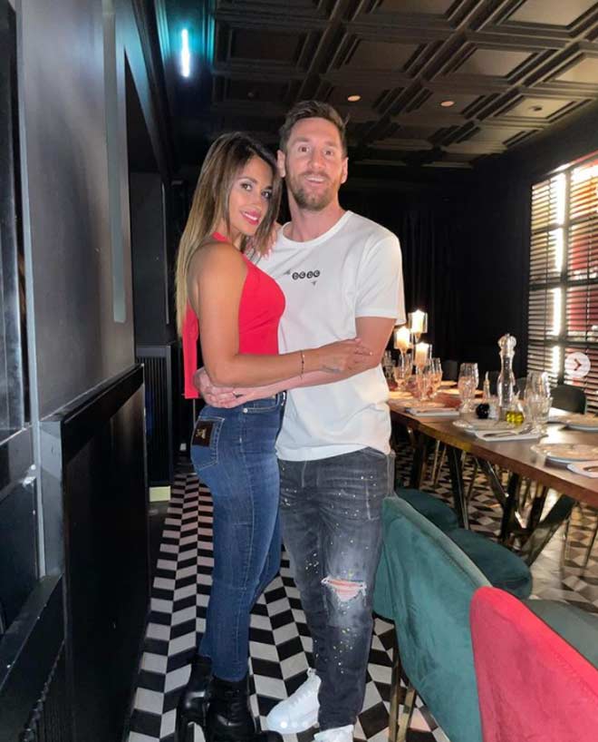 Vợ Messi, Antonella Roccuzzo khoe ảnh đi ăn tối cùng chồng mình và bạn bè ở Paris&nbsp;