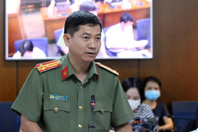 Thượng tá Lê Mạnh Hà, Phó Trưởng phòng Tham mưu (PV01) Công an TP.HCM, phát biểu tại buổi họp báo. Ảnh: NGUYỄN NHÂN