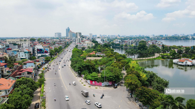 Đây là lô đất được đánh giá có vị trí đắc địa bậc nhất Thủ đô. Lô đất này nằm cạnh hồ Tây, cách không xa trung tâm Hà Nội và gần các khách sạn nổi tiếng như Sheraton, Intercontinental Hanoi Westlake.