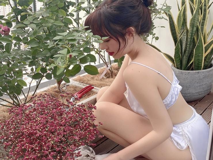 Làm đẹp - Tập yoga trên thảm cỏ, người đẹp Đồng Nai khiến ai đi qua cũng phải ngoái nhìn