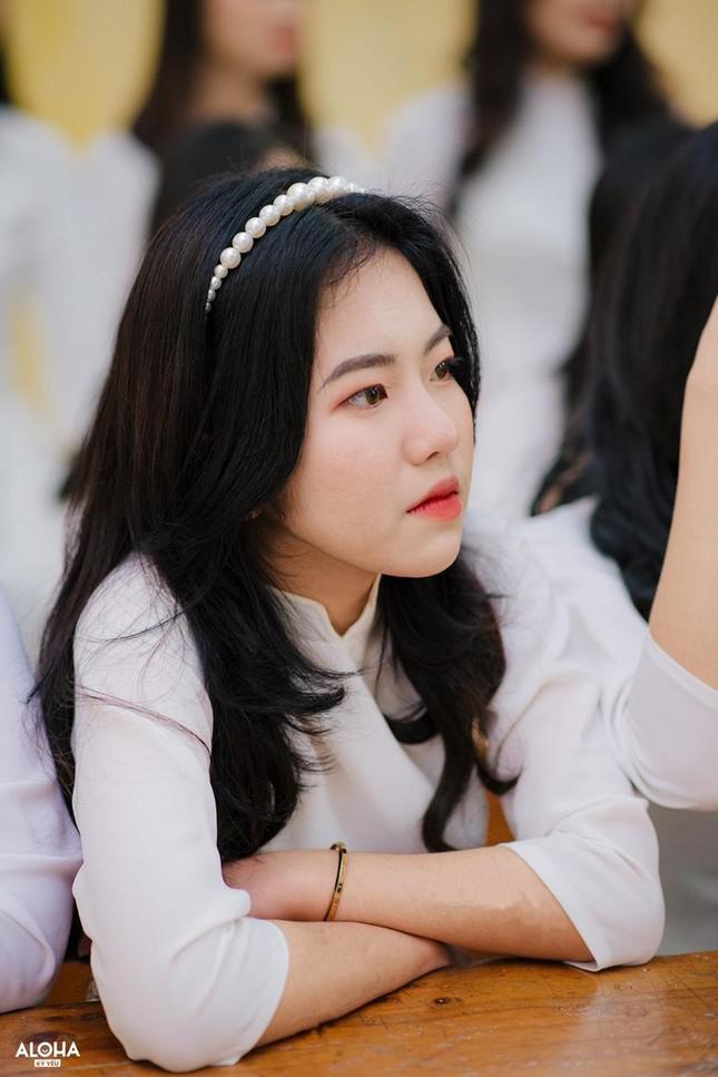 Hòa Hương hiện tại đang theo học chuyên ngành Kinh tế Đối ngoại, trường Đại học Ngoại thương.