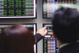 Kinh doanh - Chứng khoán liên tục lao dốc, nhà đầu tư cá nhân hốt hoảng, bất ngờ hành động của khối tự doanh