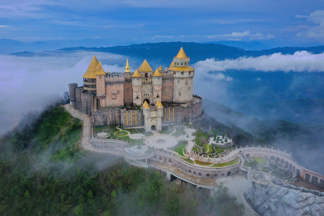 Lâu đài Mặt Trăng tại Công viên giải trí Sun World Ba Na Hills
