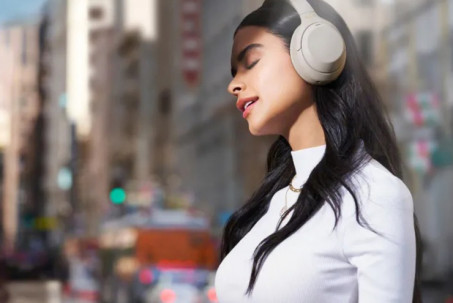 Sony trình làng 2 màn hình chơi game cực “chất”, 3 tai nghe mới