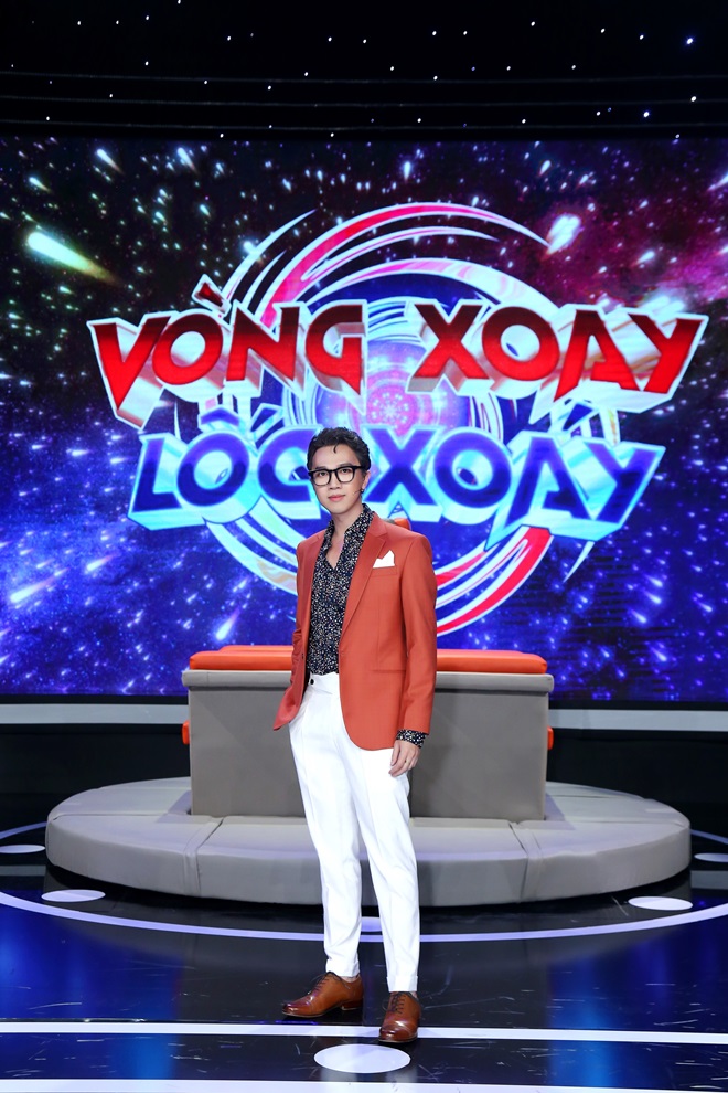 Lần đầu tiên xuất hiện gameshow có vòng xoay khổng lồ khiến các nghệ sĩ phải chắp tay chào thua - 3