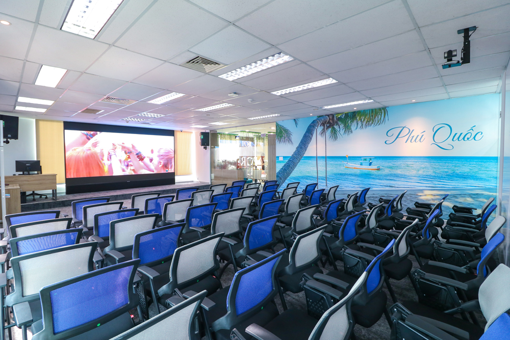 Phòng đào tạo tại PQR HCM được lắp đặt trang thiết bị hiện đại