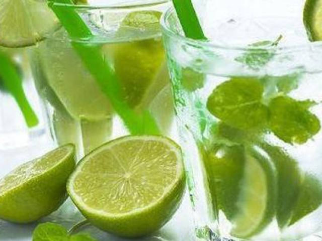 Sức khỏe đời sống - 4 sai lầm dùng chanh tươi chẳng khác nào "thuốc độc", nhiều người vẫn vô tư dùng mà không biết, nhất là trong những ngày nắng nóng